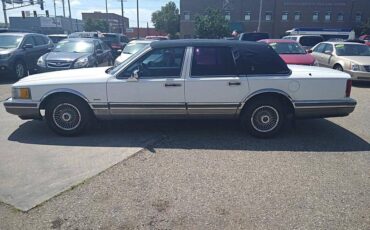 Lincoln-town-car-1990-white-14