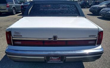 Lincoln-town-car-1990-white-2