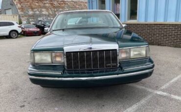 Lincoln-town-car-1992-green-14