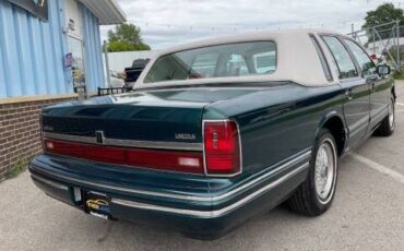 Lincoln-town-car-1992-green-16