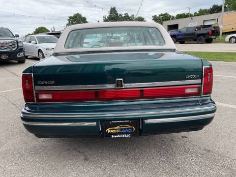 Lincoln-town-car-1992-green-17