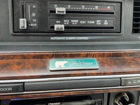 Lincoln-town-car-1992-green-18