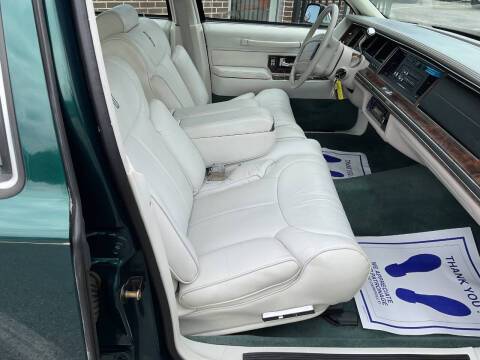 Lincoln-town-car-1992-green-19
