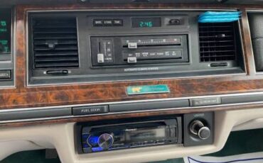Lincoln-town-car-1992-green-2