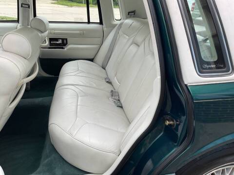 Lincoln-town-car-1992-green-21