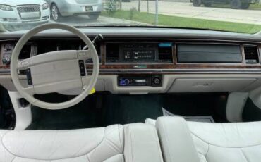 Lincoln-town-car-1992-green-22