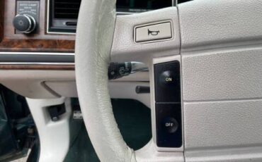 Lincoln-town-car-1992-green-4