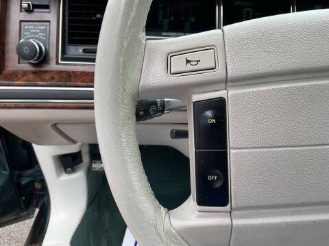 Lincoln-town-car-1992-green-4