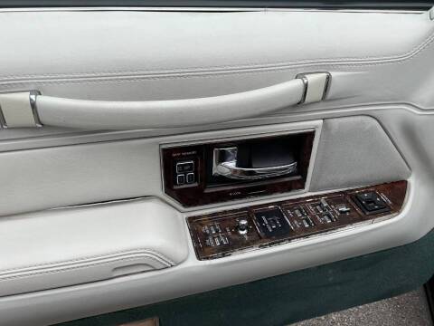 Lincoln-town-car-1992-green-9