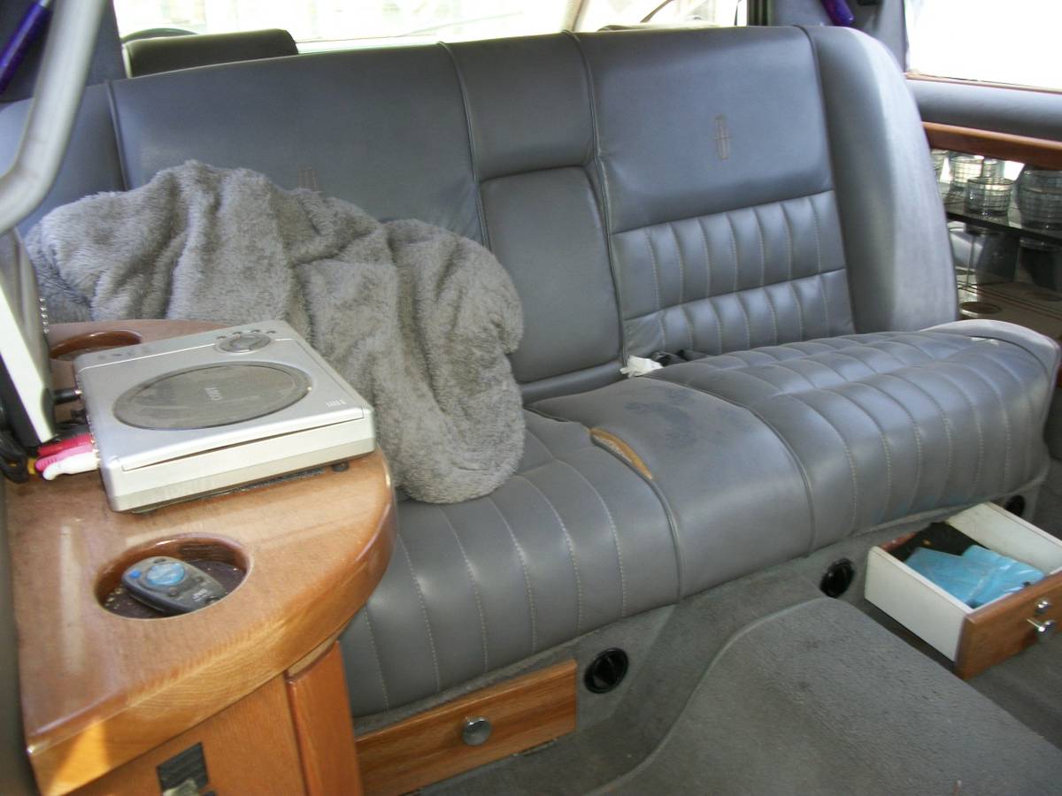 Lincoln-town-car-1993-1