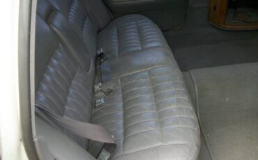Lincoln-town-car-1993-13