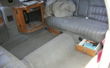 Lincoln-town-car-1993-16