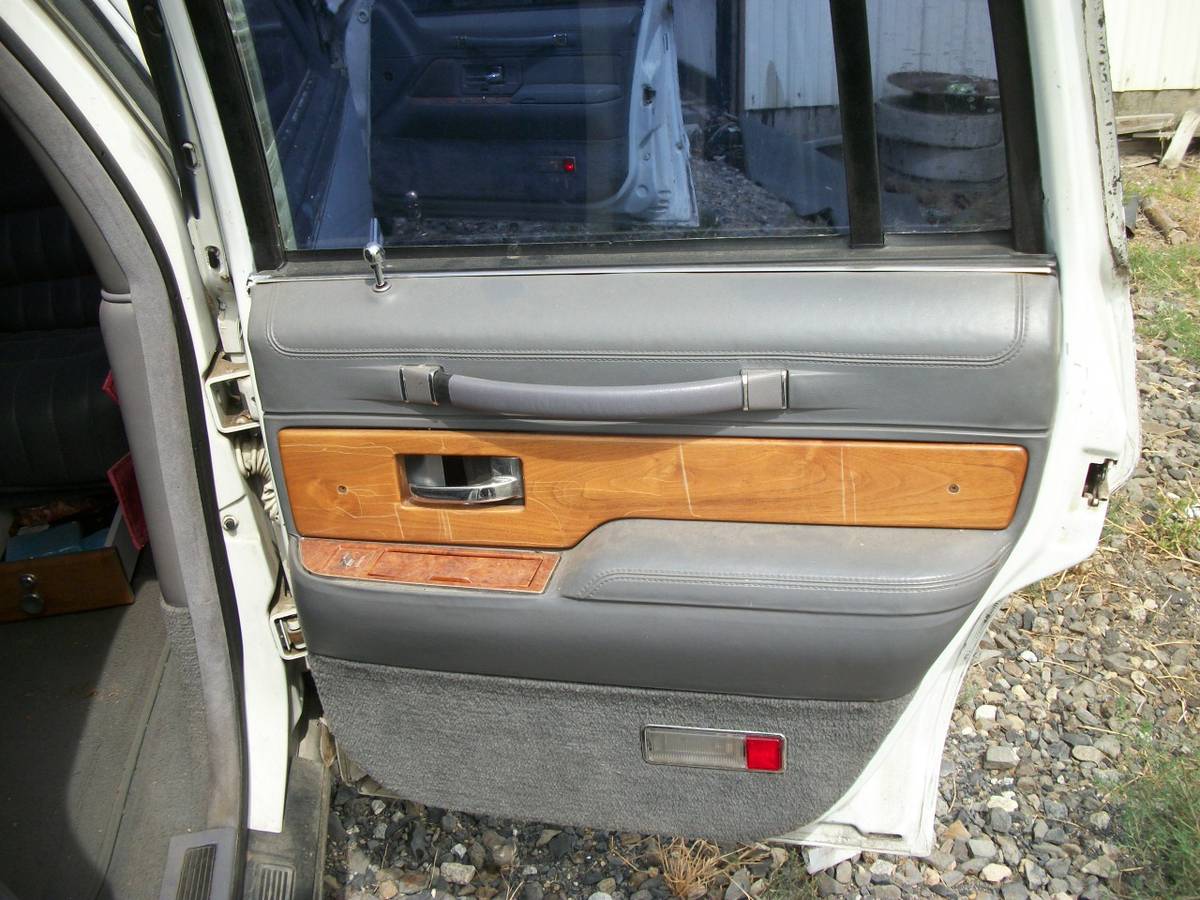 Lincoln-town-car-1993-2