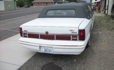 Lincoln-town-car-1993-3