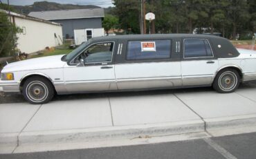 Lincoln-town-car-1993-4
