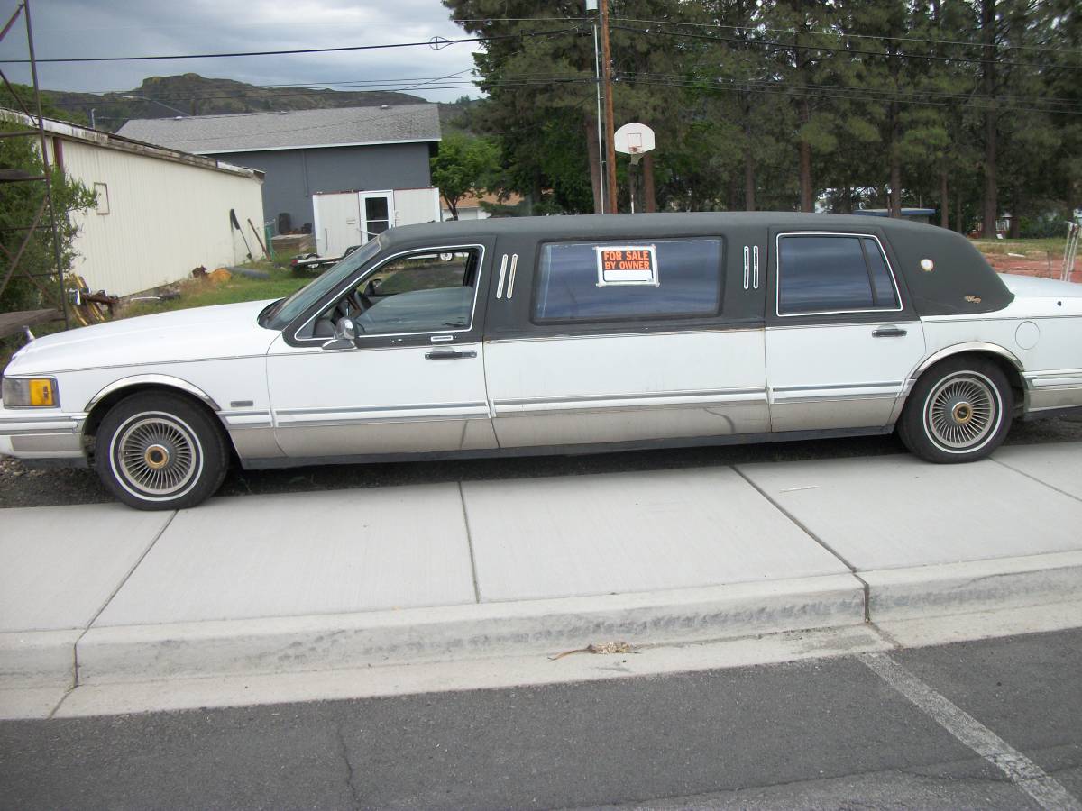 Lincoln-town-car-1993-4