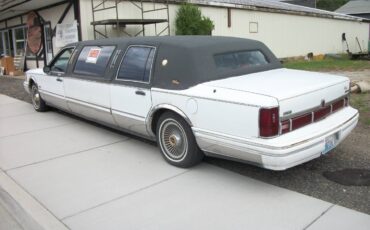 Lincoln-town-car-1993-5