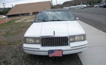 Lincoln-town-car-1993-6
