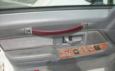 Lincoln-town-car-1993-9