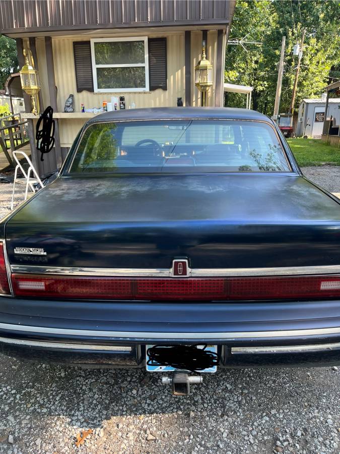 Lincoln-town-car-1993-blue-1