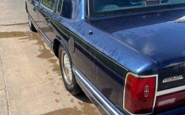 Lincoln-town-car-1993-blue-4