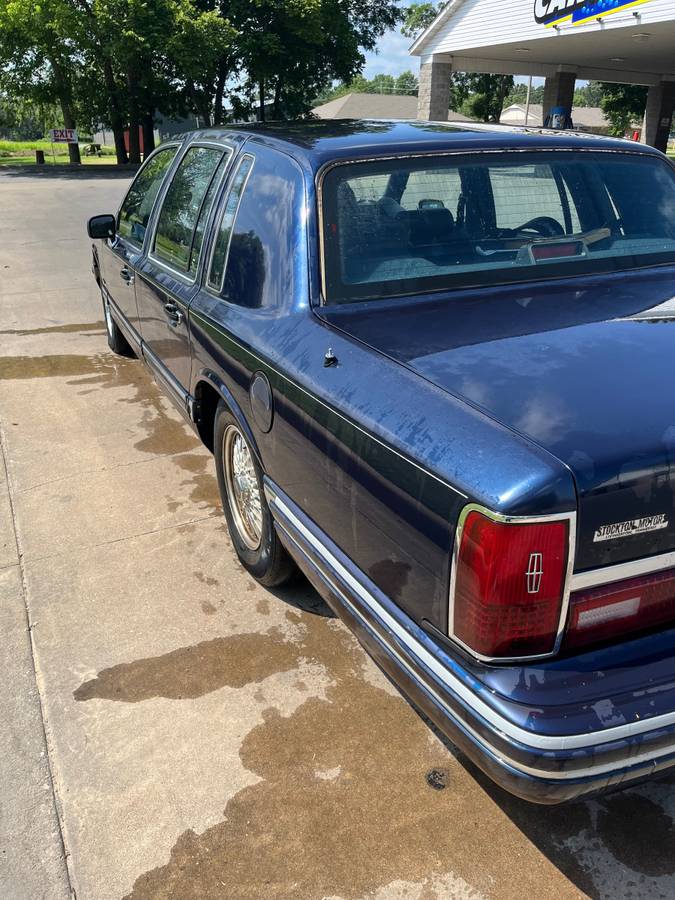 Lincoln-town-car-1993-blue-4