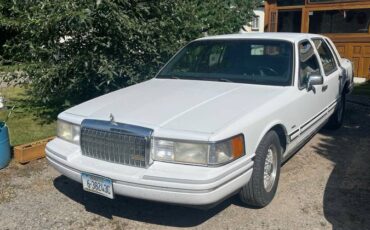 Lincoln-town-car-1993-white-1
