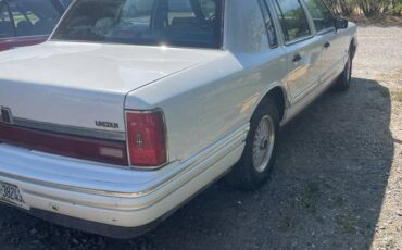 Lincoln-town-car-1993-white