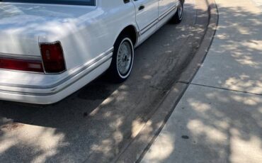 Lincoln-town-car-1994-1
