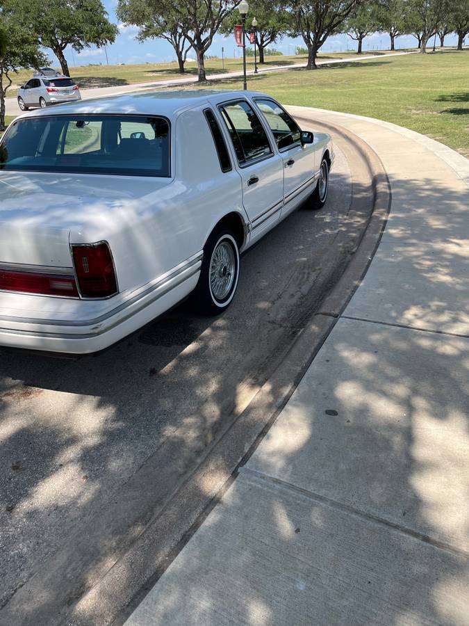 Lincoln-town-car-1994-1