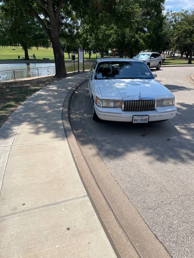 Lincoln-town-car-1994-2