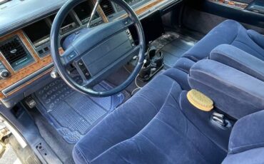 Lincoln-town-car-1994-3