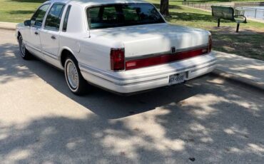 Lincoln-town-car-1994