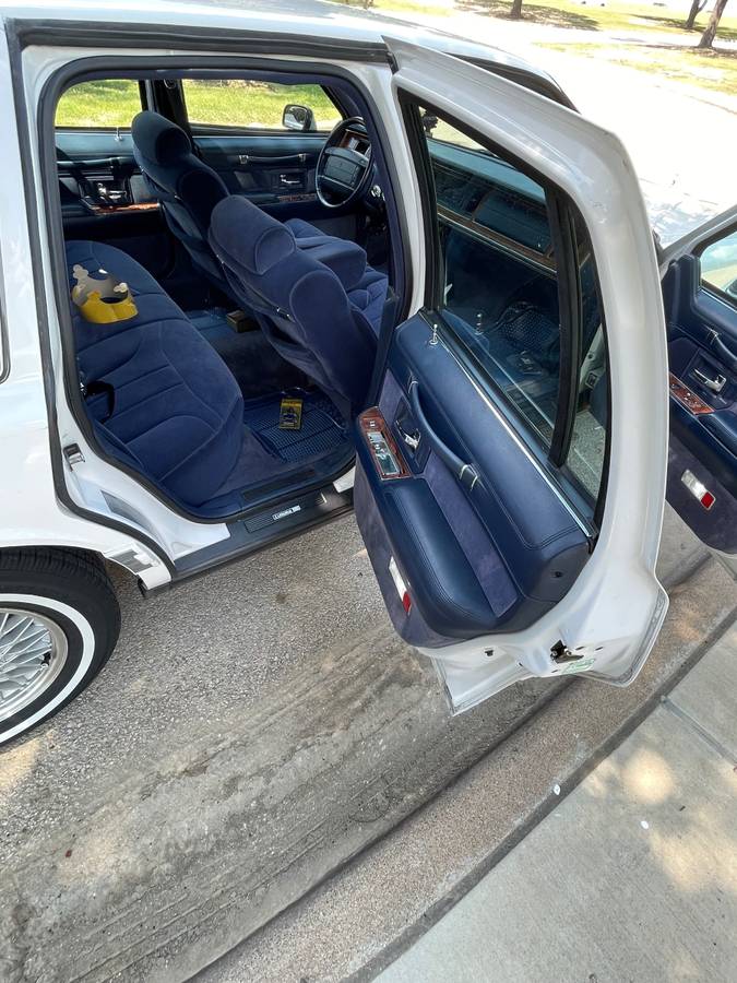 Lincoln-town-car-1994-5