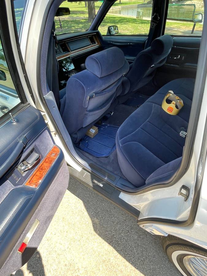 Lincoln-town-car-1994-7