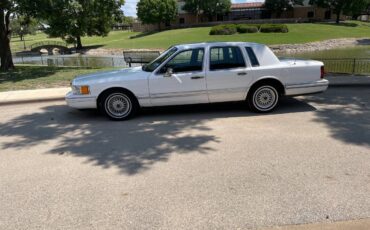 Lincoln-town-car-1994-8