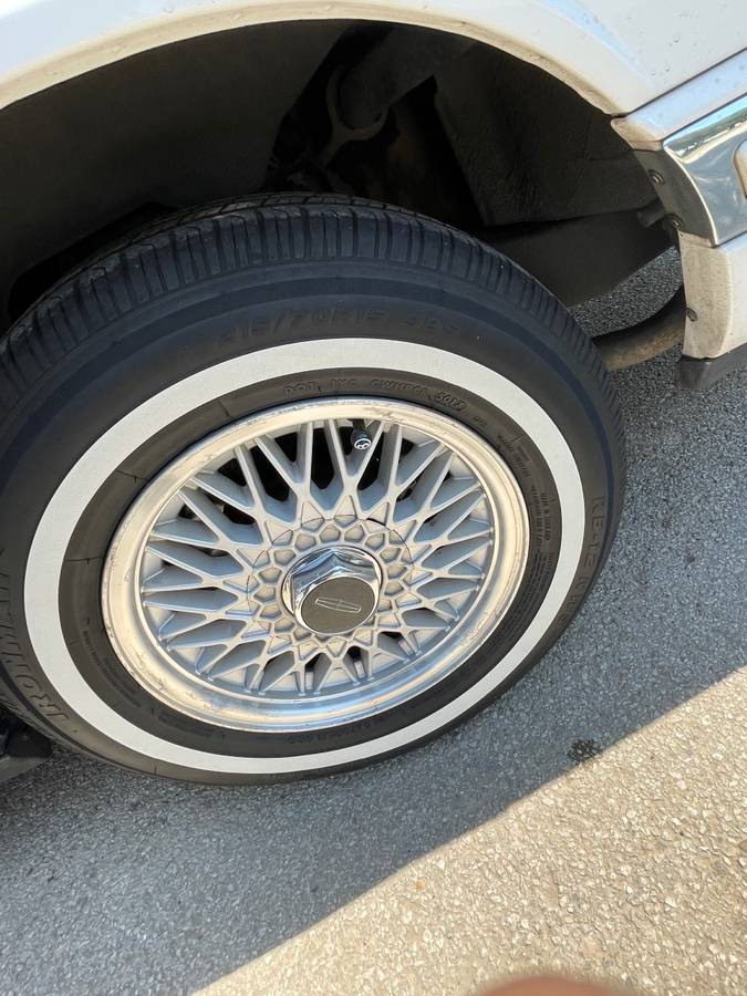 Lincoln-town-car-1994-9