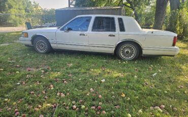 Lincoln-town-car-1994-white-1