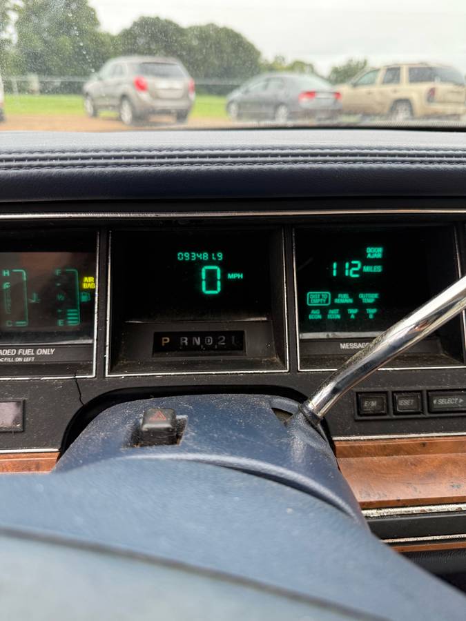 Lincoln-town-car-1994-white-10