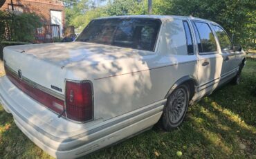Lincoln-town-car-1994-white-2