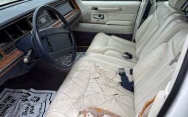 Lincoln-town-car-1994-white-2