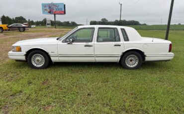 Lincoln-town-car-1994-white