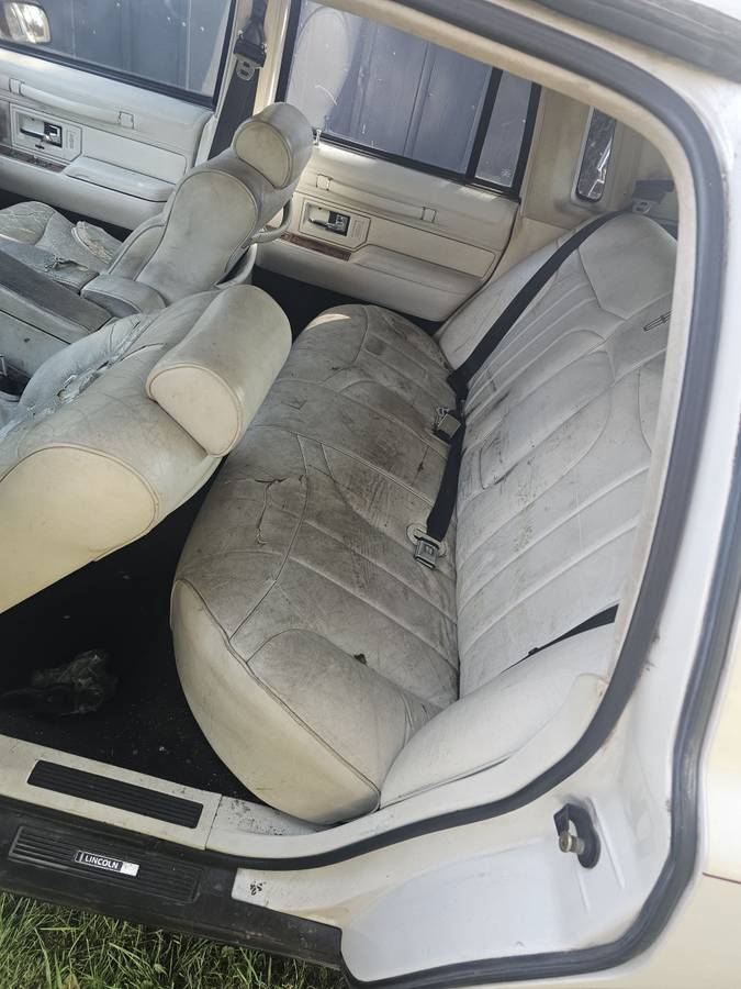Lincoln-town-car-1994-white-5