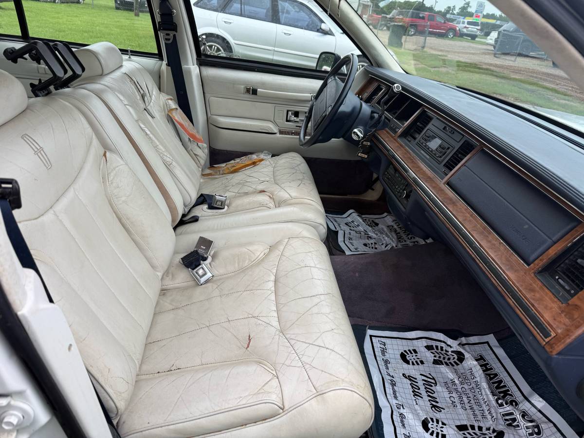 Lincoln-town-car-1994-white-5