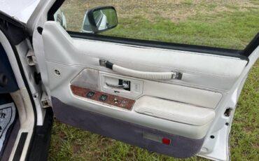 Lincoln-town-car-1994-white-6