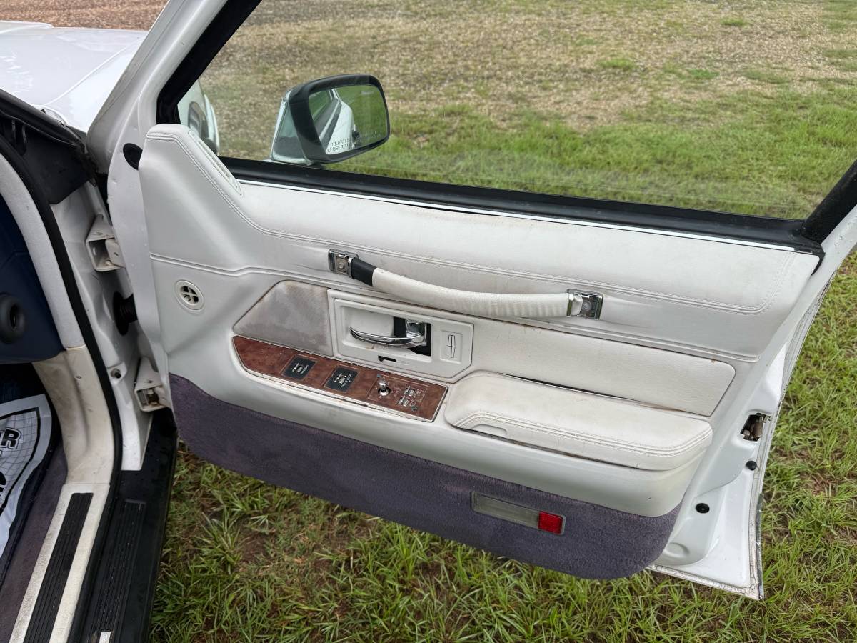 Lincoln-town-car-1994-white-6
