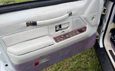 Lincoln-town-car-1994-white-9