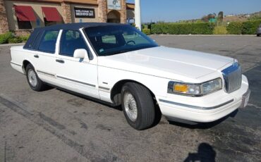 Lincoln-town-car-1995-1