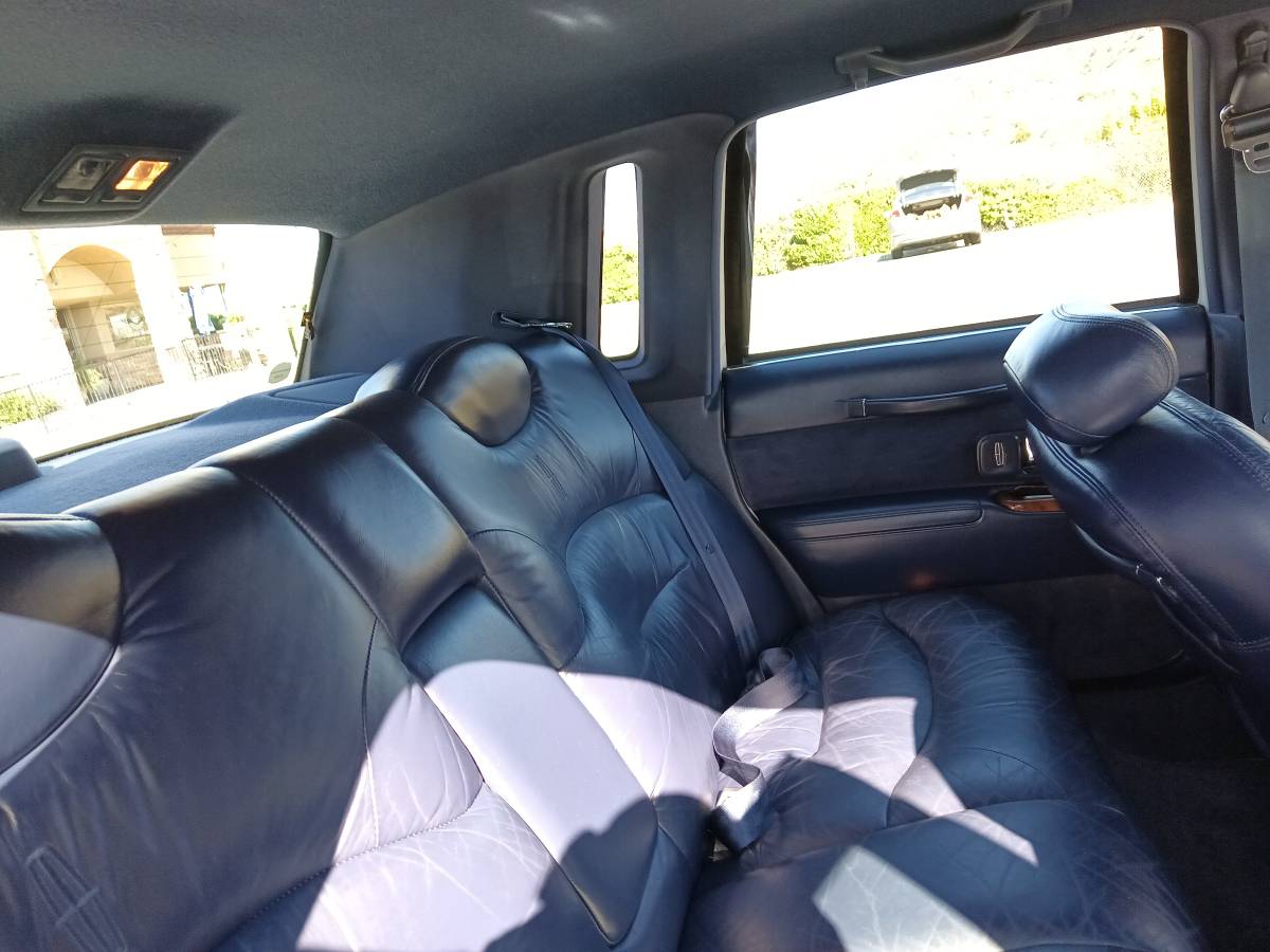 Lincoln-town-car-1995-10