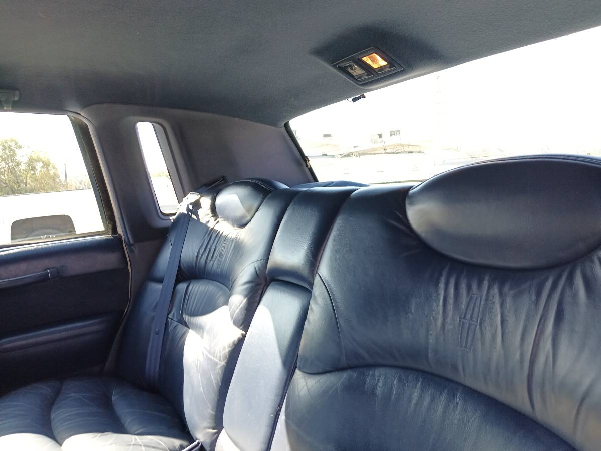 Lincoln-town-car-1995-11